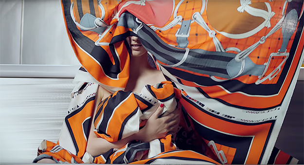 Hermès снял видео о производстве шелковых платков