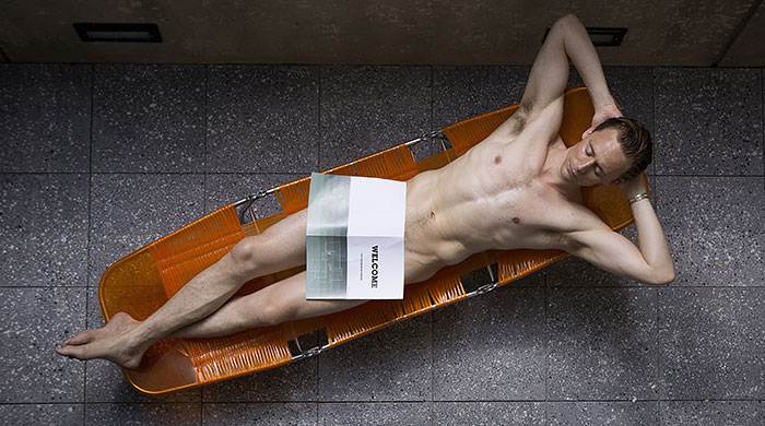 Безумие, классовые войны и голый Том Хиддлстон в фильме \"Высотка\"