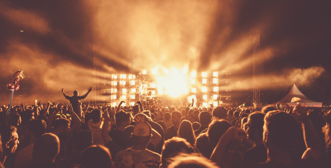 Россия лишилась трети крупных артистов из‑за эмиграции и запретов на выступления