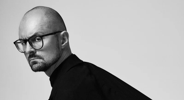 Максим Диденко поставил кибернуар-спектакль по роману Дмитрия Глуховского