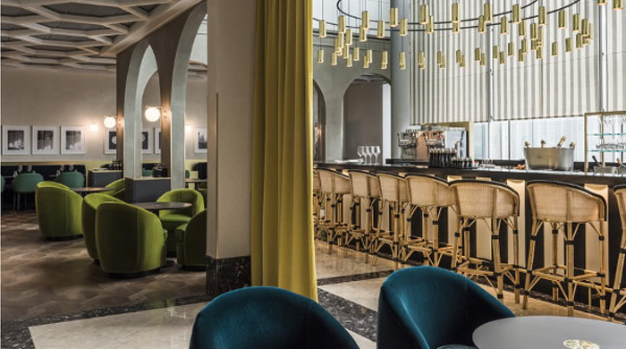 В зале парижского аэропорта открылся мишленовский ресторан