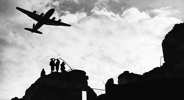 Михаил Горбачев заявил о признаках начала новой холодной войны