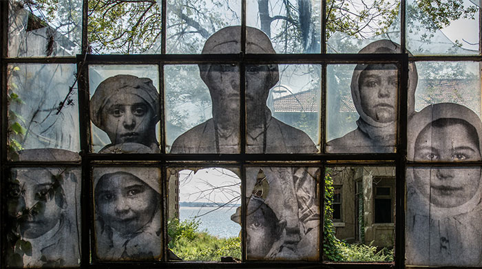 Street-артист JR выпустит книгу