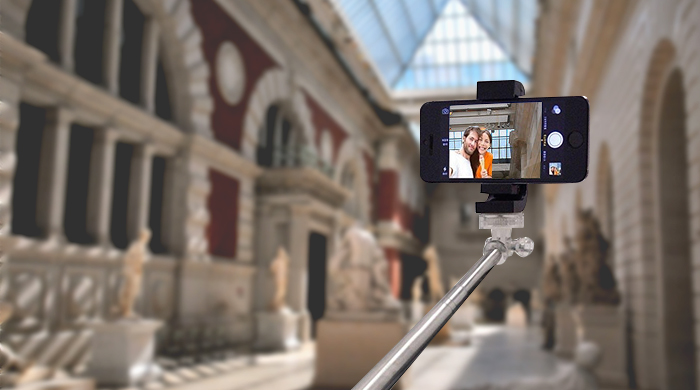 Музеи вводят запрет на штатив для селфи