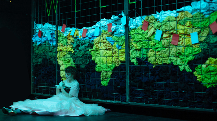 Что такое современная австрийская драматургия: \"Нужно быть благодарным\" в театре \"Практика\"