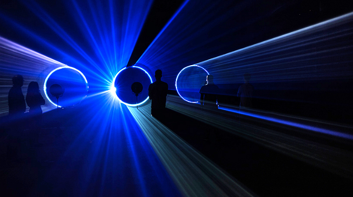 \"Параллели\": световая инсталляция MINI и UVA