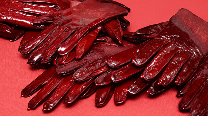 Studio Toogood создали провокационную инсталляцию в бутике Hermès