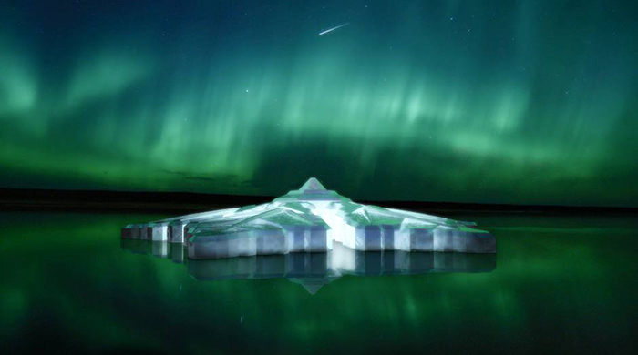 Плавающий отель Krystall в форме снежинки