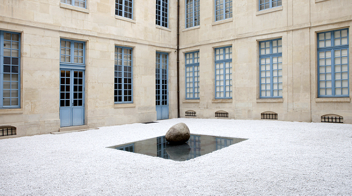 Версаль выставит скульптуры Ли Уфана летом 2014 года