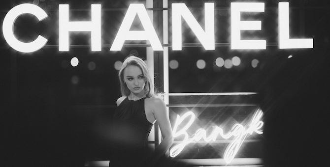 Лили-Роуз Депп, Гаспар Ульель и Фаррелл Уильямс на показе Chanel в Бангкоке