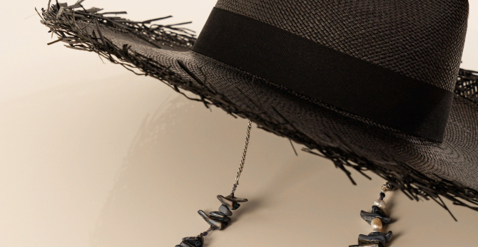 Российский бренд головных уборов Cocoshnick Headdress показал летнюю коллекцию