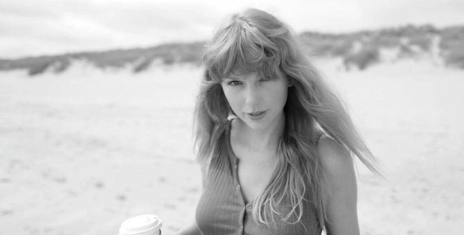 Тейлор Свифт поделилась треклистом переизданной версии альбома «Red»