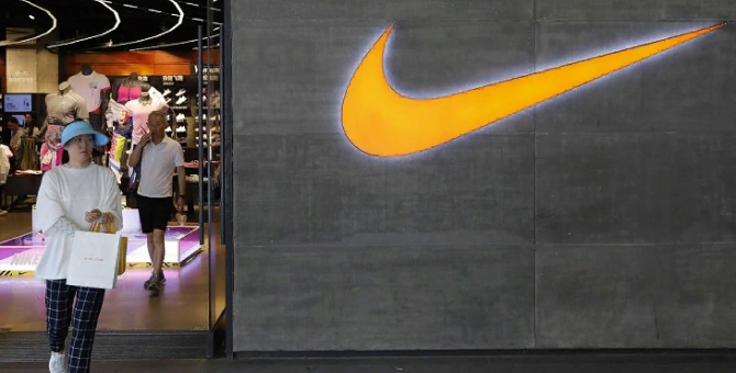 Китай бойкотирует Nike и adidas за отказ от хлопка из Синьцзяна