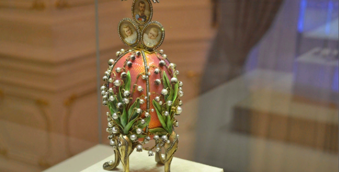 Эрмитаж проверит яйца с выставки Фаберже на подлинность