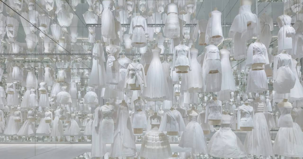 Выставка Dior Designer of Dreams открылась в Сеуле