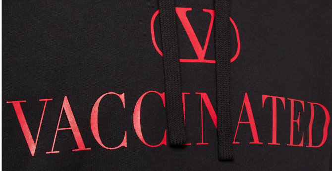 Valentino выпустил худи в поддержку вакцинации от COVID-19