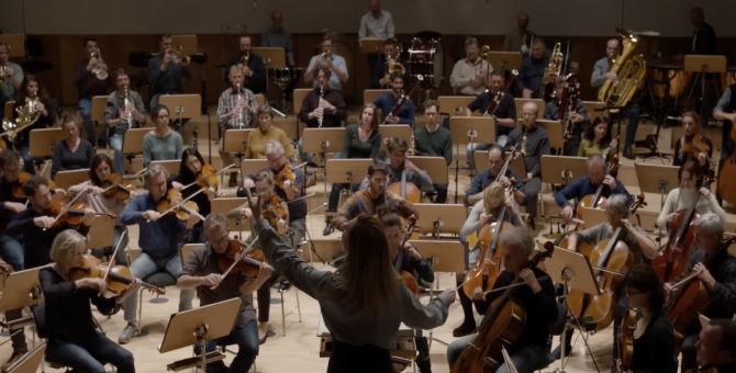 Кейт Бланшетт дирижирует оркестром в трейлере фильма «Тар»