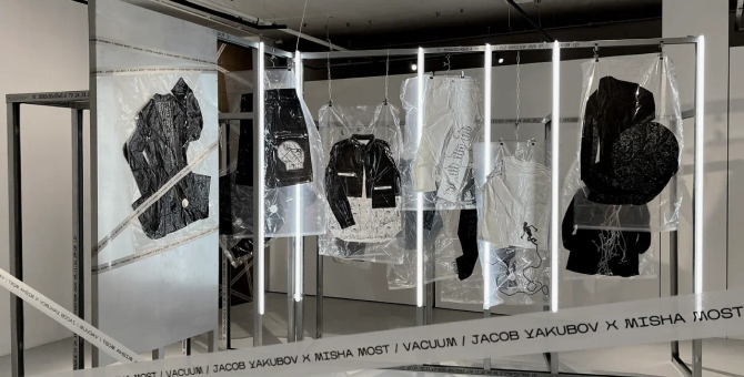 В галерее фонда Ruarts открылась выставка Джейкоба Якубова и Миши Most о вакууме