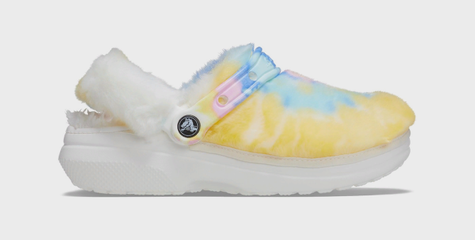 Crocs выпустил новые меховые сабо