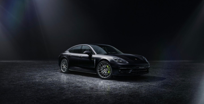 Porsche представил три эксклюзивные модели серии Panamera Platinum Edition