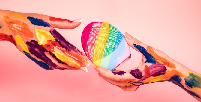 Foreo выпустил лимитированную радужную щеточку Luna 3