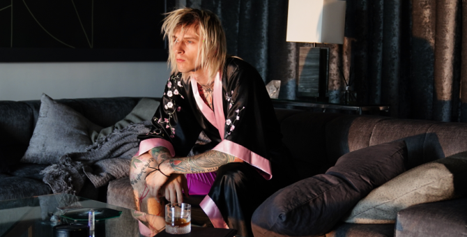 В российский прокат выходит фильм «Телец» с Machine Gun Kelly в главной роли
