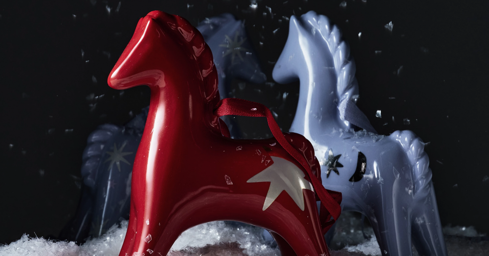 Локальная марка Qari Qris выпустила новогоднюю линию рождественских лошадей