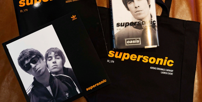 Издательский дом Headline выпустил книгу, посвященную группе Oasis