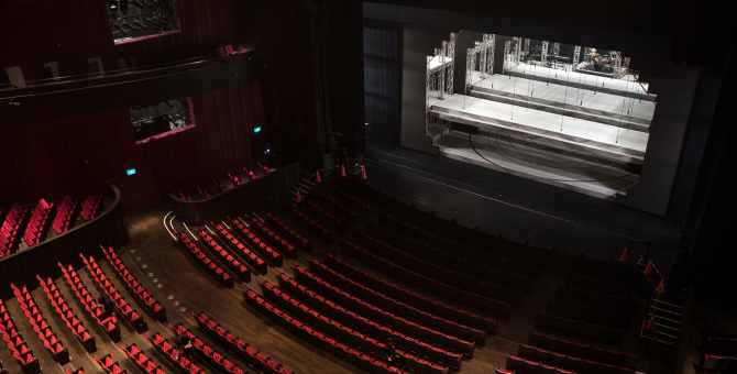Власти Санкт-Петербурга разрешили полную заполняемость кинотеатров и театров