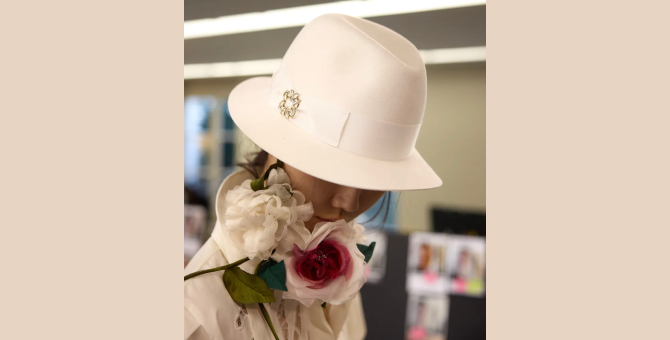 Elie Saab выпустил капсулу шляп в коллаборации с брендом Borsalino