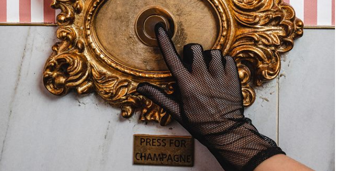 Московский бар Do Not Disturb отпраздновал день рождения