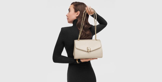 Лили Коллинз представила новые сумки Cartier