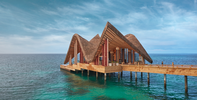 Курорт Joali Maldives анонсировал новогоднюю программу в стиле поп-арт
