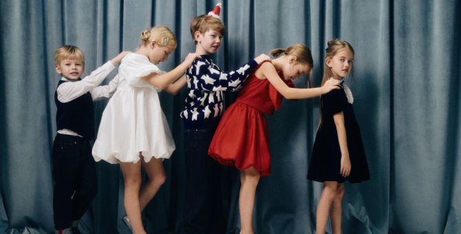 Банты, пайетки и бархат: Limé показал детскую новогоднюю коллекцию