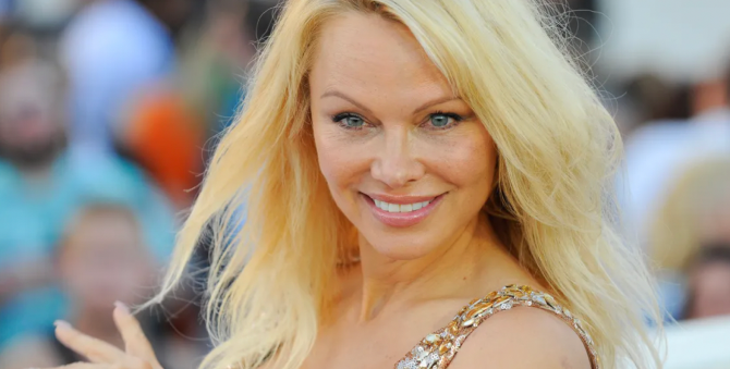 Netflix выпустил трейлер документалки о Памеле Андерсон