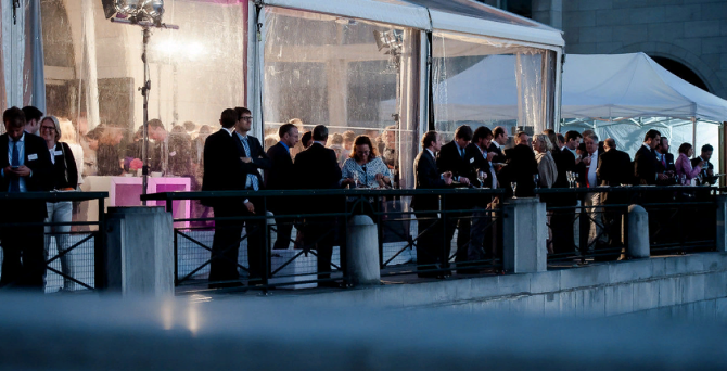 Кафе и ресторанам с QR-кодами разрешили работать ночью