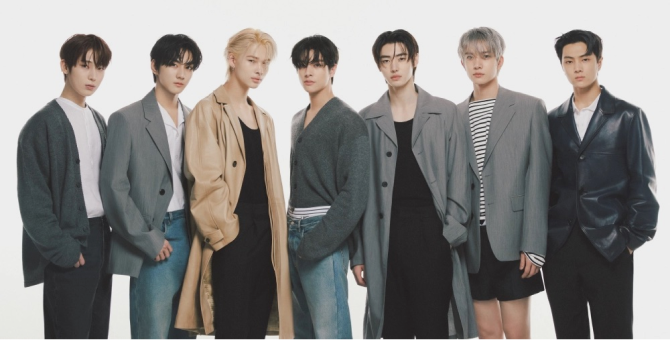 Семеро участников k-pop-группы Enhypen стали амбассадорами Prada