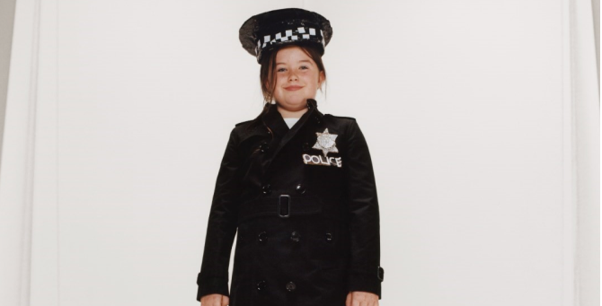 Burberry поддержит программы обучения детей грамотности