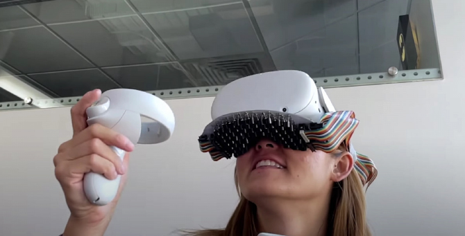 В США создали VR-шлем, позволяющий передавать ощущения от поцелуев