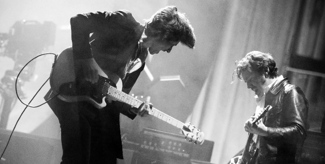 Группа Arctic Monkeys представила еще один трек с альбома «The Car»