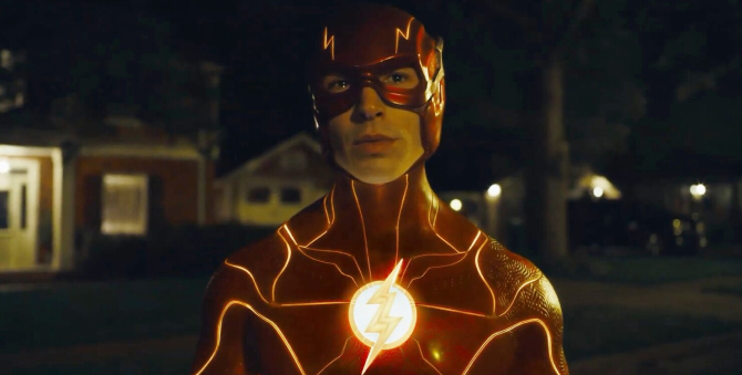Warner Bros. показала первый трейлер «Флэша» с Эзрой Миллером