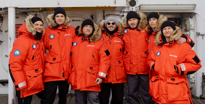 Бренд lenki lenki разработал куртки для полярников исследовательской базы в Антарктиде