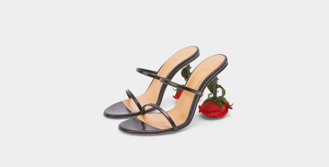 В интернет-магазине Loewe стартовали продажи босоножек с каблуком в форме розы