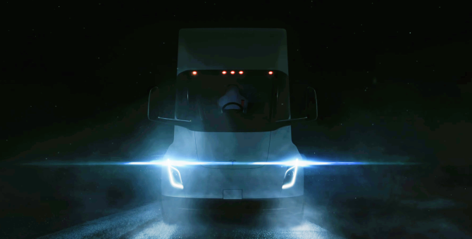 Tesla показала новое поколение электрогрузовиков