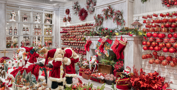 В ЦУМе и ДЛТ открылся традиционный новогодний базар