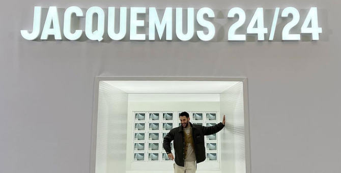 Новый поп-ап Симона Порта Жакмюса в Милане выполнен в белом цвете