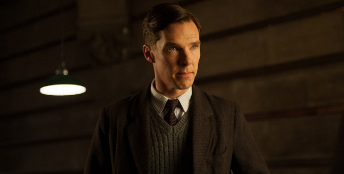 Бенедикт Камбербэтч сыграет главную роль в экранизации романа «Горе — это вещь с перьями»