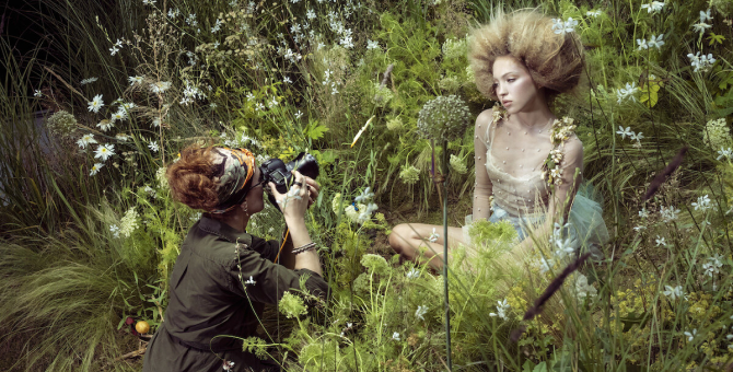 Pirelli показал кадры с бэкстейджа съемки календаря 2023 года