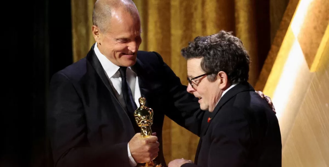 Майкл Джей Фокс получил премию Американской киноакадемии за борьбу с болезнью Паркинсона