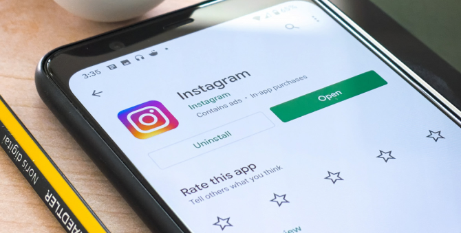 Instagram запустил отдельную кнопку лайков для сторис